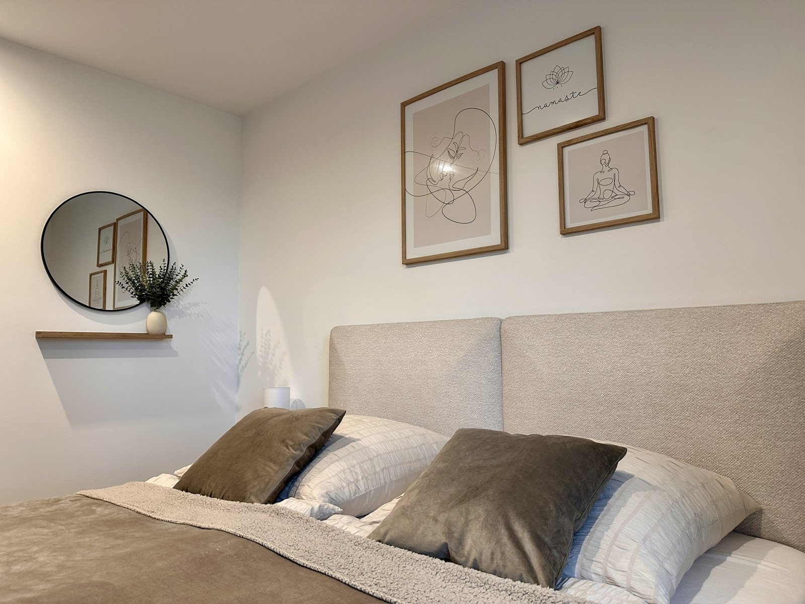 Schlafzimmer-Detail mit Spiegel