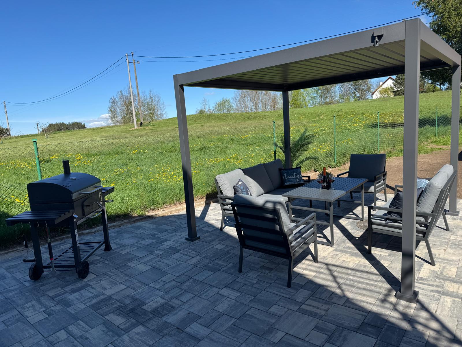 Terrasse mit Pergola